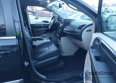 2014 Chrysler Town & Country Touring z USA, uszkodzony, nr VIN 2C4RC1BGXER396577